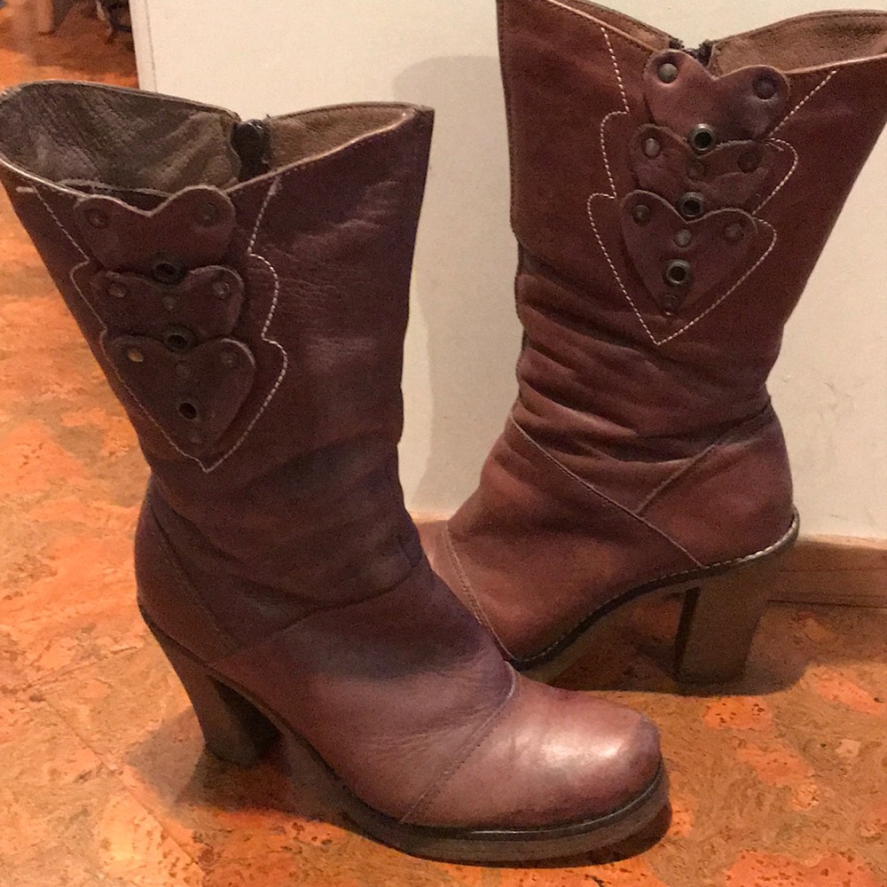 Mid-calf leather boots with heart patches